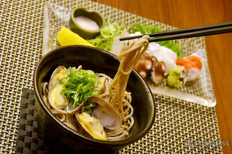 だしの効いた「浅利蕎麦」