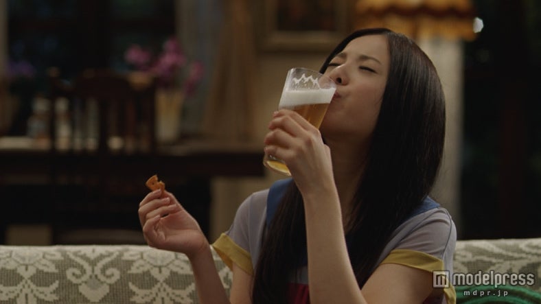 吉高由里子／江崎グリコ「チーザ」新CMカットより