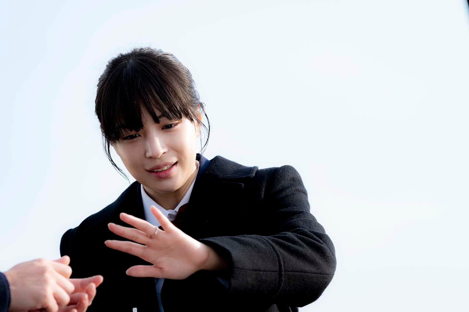 広瀬すず／「夕暮れに、手をつなぐ」第1話より（C）TBS