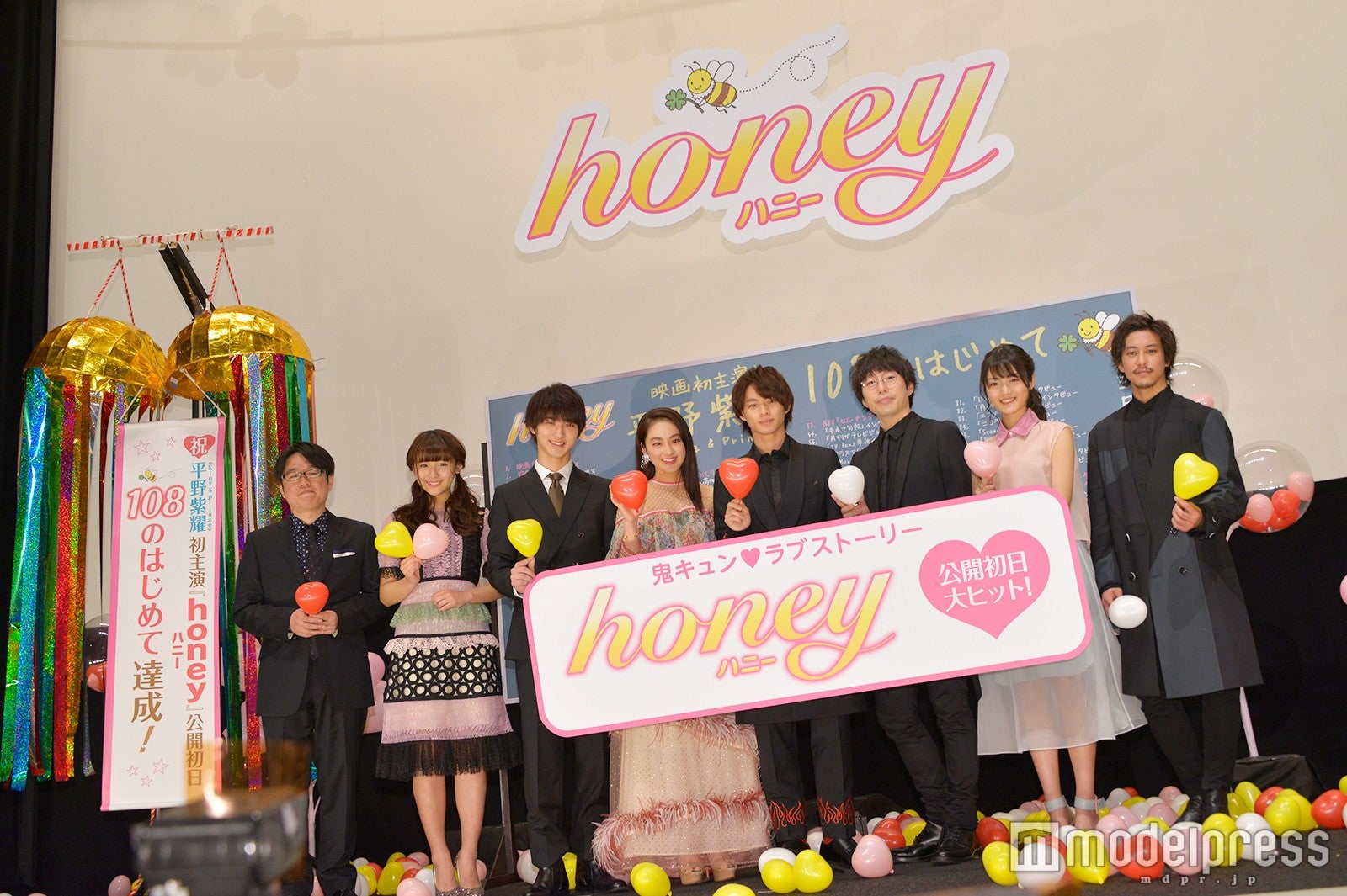 （左から）神徳幸治監督、浅川梨奈、横浜流星、平祐奈、平野紫耀、高橋優、水谷果穂、佐野岳（C）モデルプレス