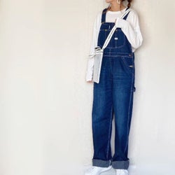 【2020年春】大人の「デニムサロペット」コーデ4選 子どもっぽく見えないコツは?