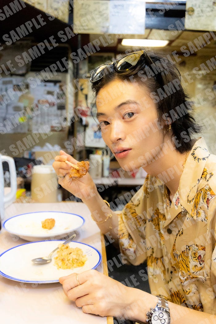 「窪塚愛流 1st写真集 Lila」会場限定生写真(C)小学館/写真:Great the kabukicho