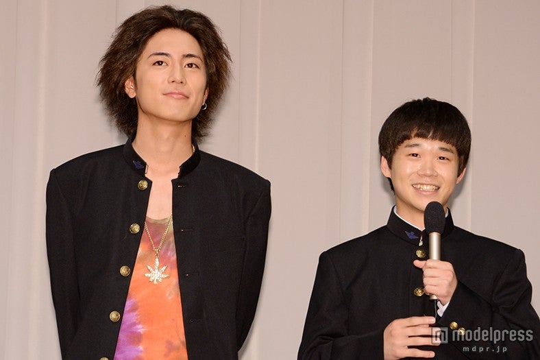 （左より）間宮祥太朗、矢本悠馬