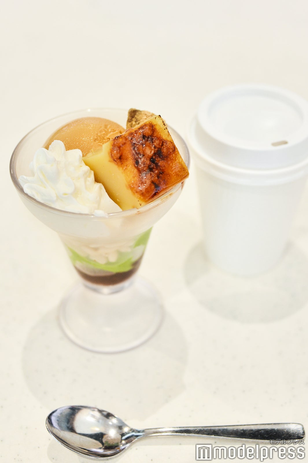 秋の彩り和風パフェ ～芋ようかんブリュレとわらび餅添え～／300円＋税 （C）モデルプレス