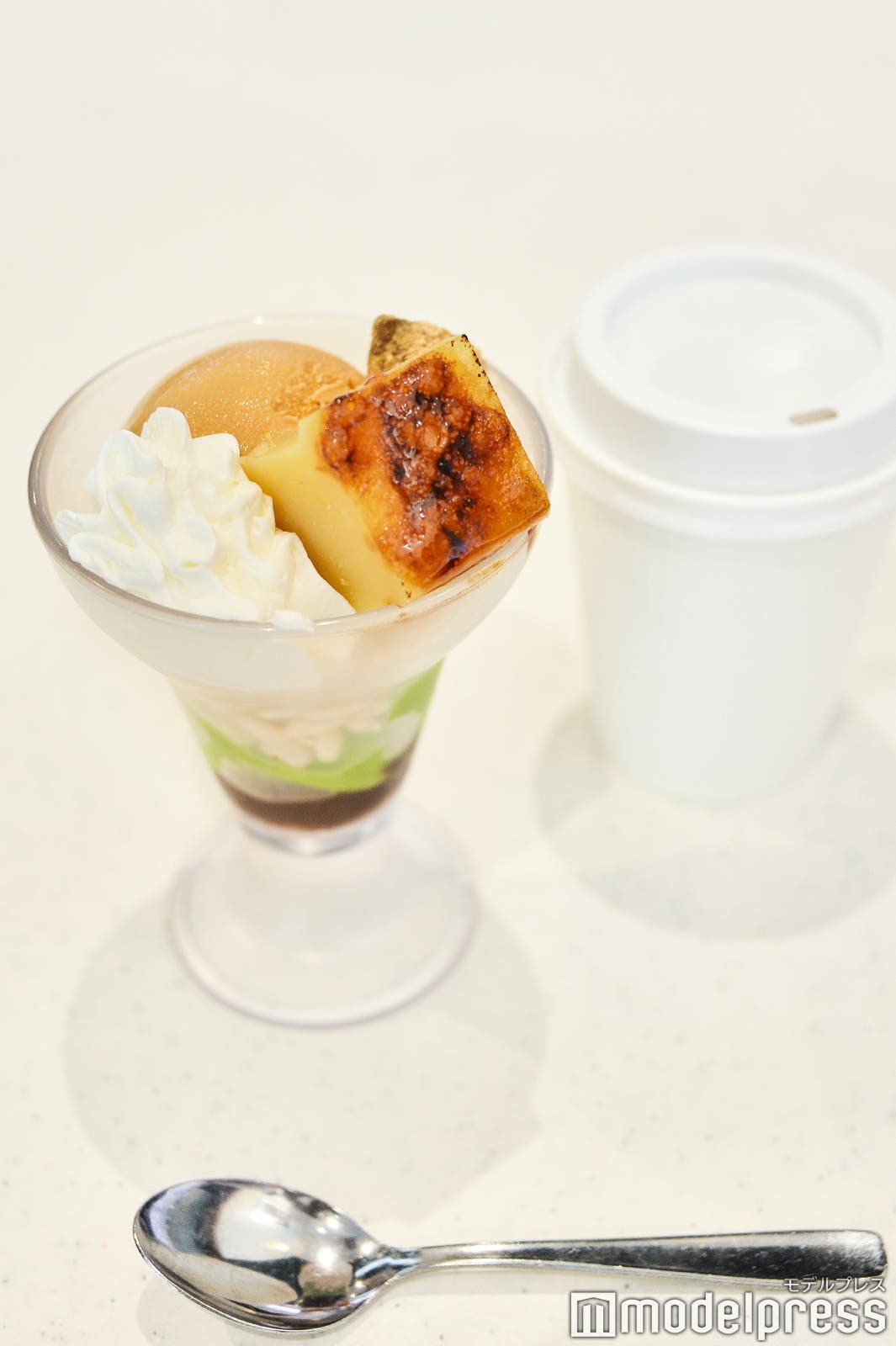 秋の彩り和風パフェ ~芋ようかんブリュレとわらび餅添え~/300円+税 (C)モデルプレス