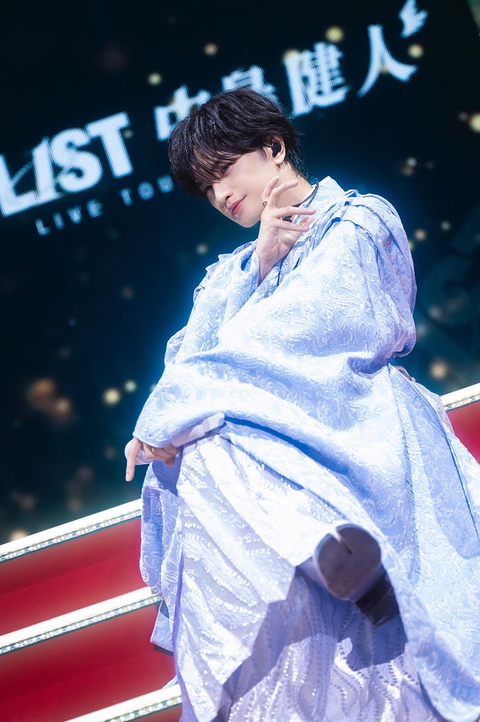 次々とポーズを繰り出す“若君”こと中島健人/「“IDOL1ST 中島健人” LIVE TOUR 2026」より/撮影:田中聖太郎(提供写真)