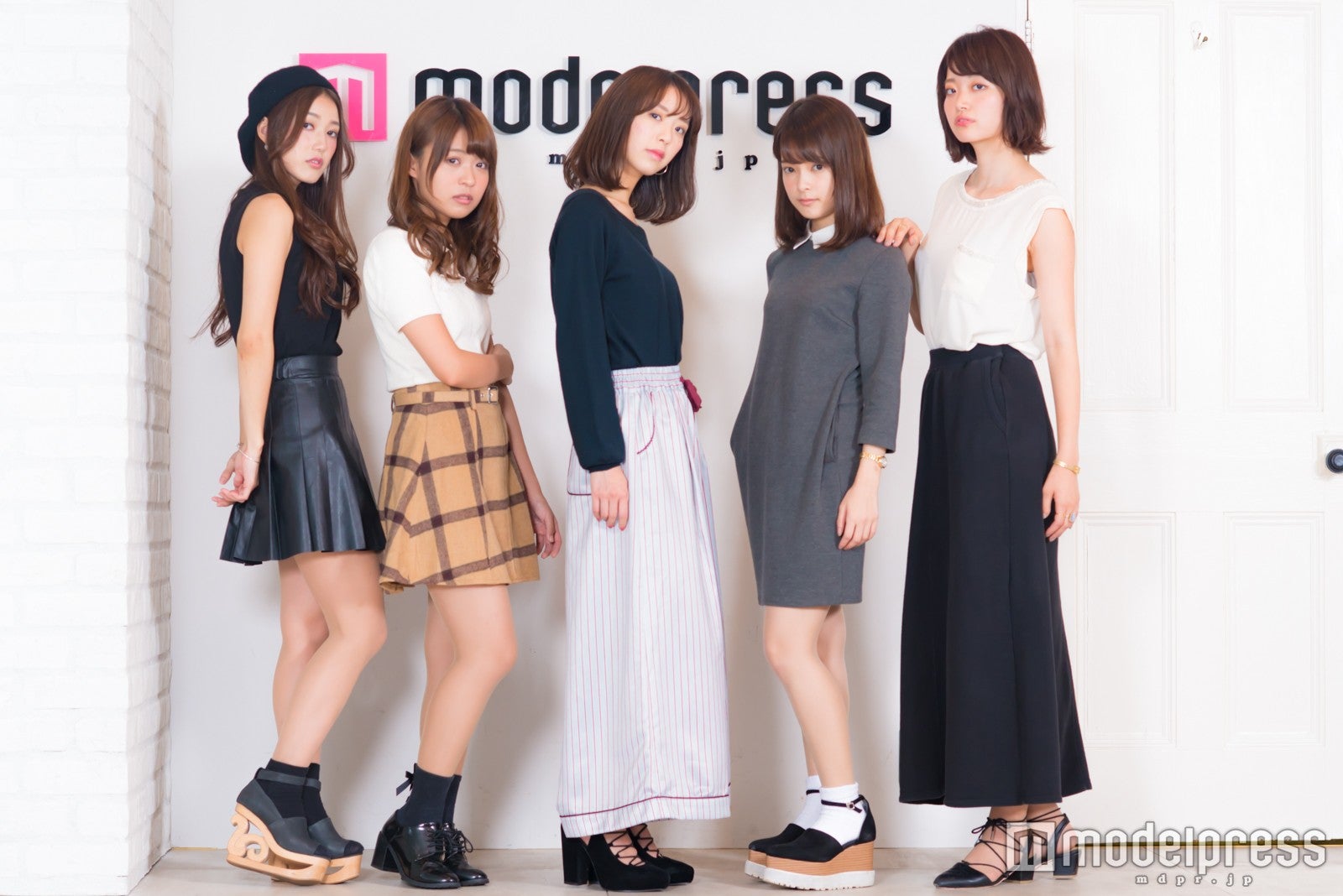 （左から）松井りな、橋本佳奈、舟澤茜音、実渕真希、東辻美由紀 （C）モデルプレス