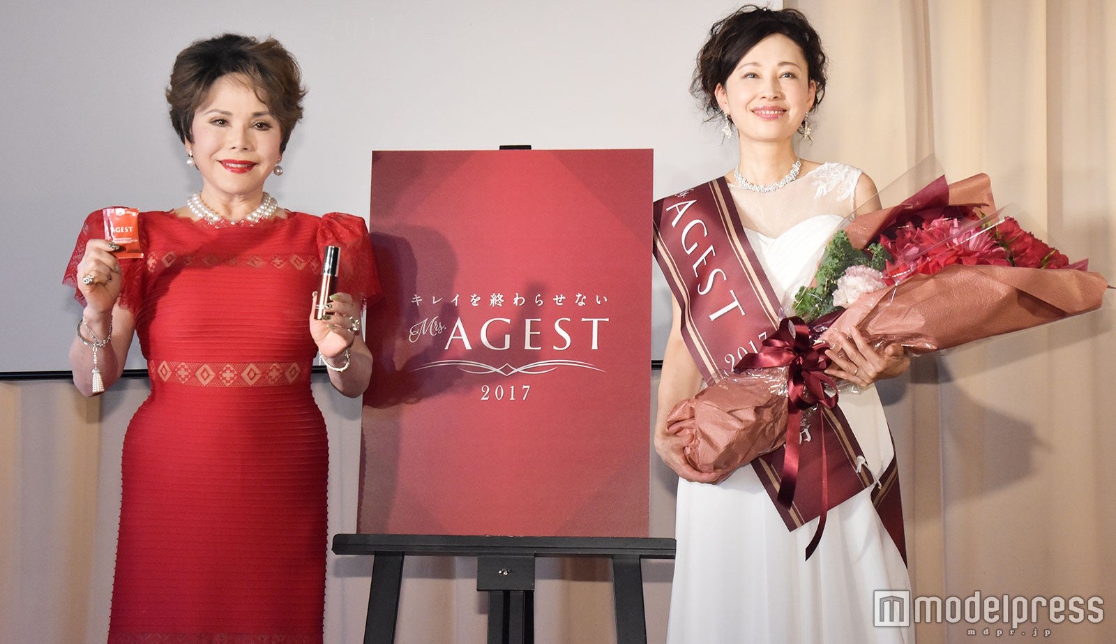 デヴィ夫人、津村智子さん（C）モデルプレス