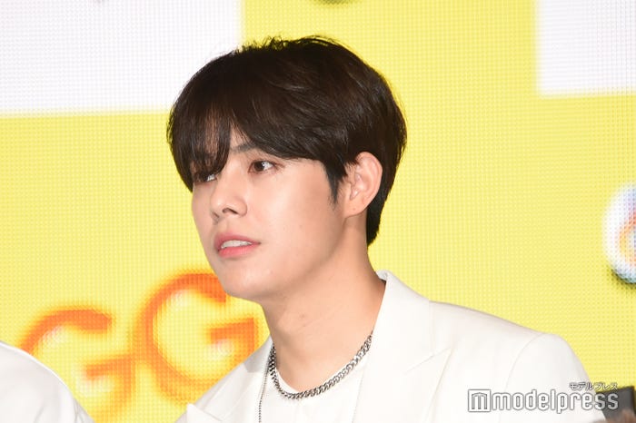 ウス (C)モデルプレス