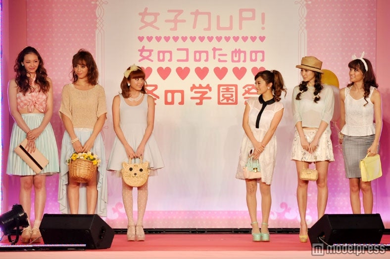 JJモデル（写真左から：ニコル、滝沢カレン、土岐田麗子、神戸蘭子、オードリー亜谷香、寺本愛美）