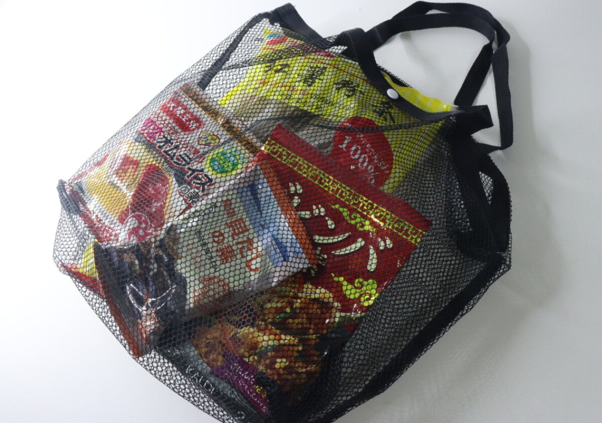 お買い物だけじゃない！1枚持っとくと便利！外でも家でも大活躍な100均のメッシュバッグ