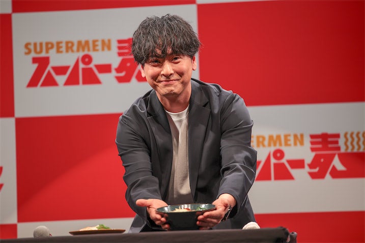 三代目・山下健二郎、"スーパー麺"アンバサダー就任 キャンプ飯レシピや食生活を語る
