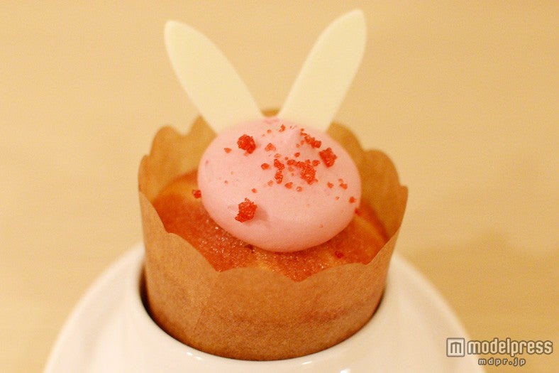イースターバニーをモチーフにしたフィナンシェ