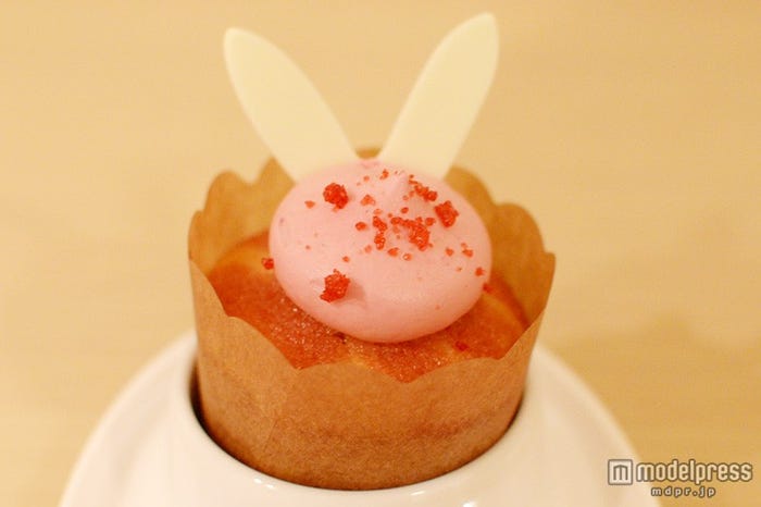 イースターバニーをモチーフにしたフィナンシェ