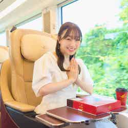 大きなテーブルを広げてひのとり弁当をいただきます!(C)モデルプレス