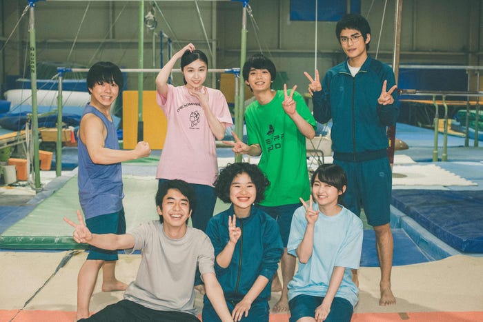 (後列左から)下川恭平、中村守里、青木柚、藤枝喜輝(前列左から)諏訪珠理、日下玉巳、伊藤万理華(提供写真)