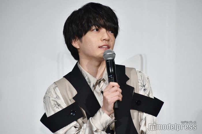 媚を売られた西畑大吾(C)モデルプレス