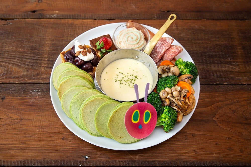 はらぺこあおむしパンケーキ ¥2,300／画像提供：：フレーバーワークス