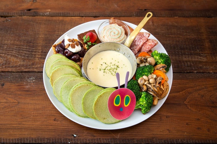 はらぺこあおむしパンケーキ ¥2,300／画像提供：：フレーバーワークス