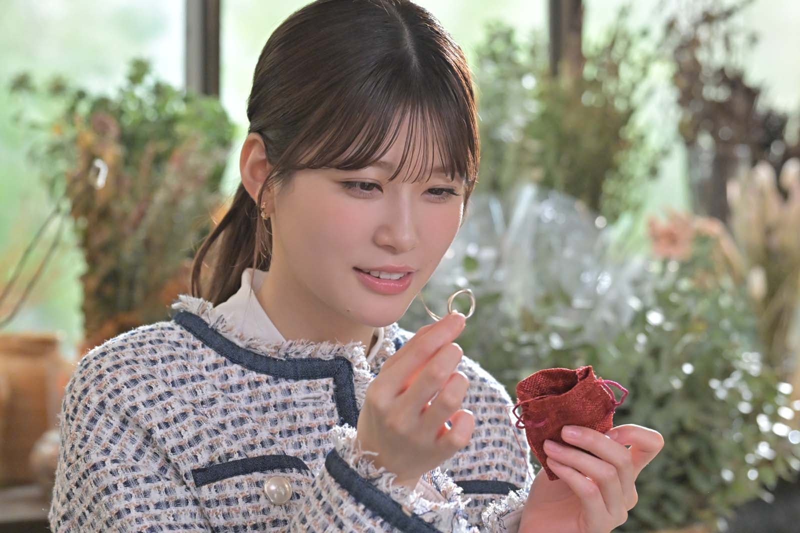 生見愛瑠「くるり～誰が私と恋をした？～」より（C）TBS