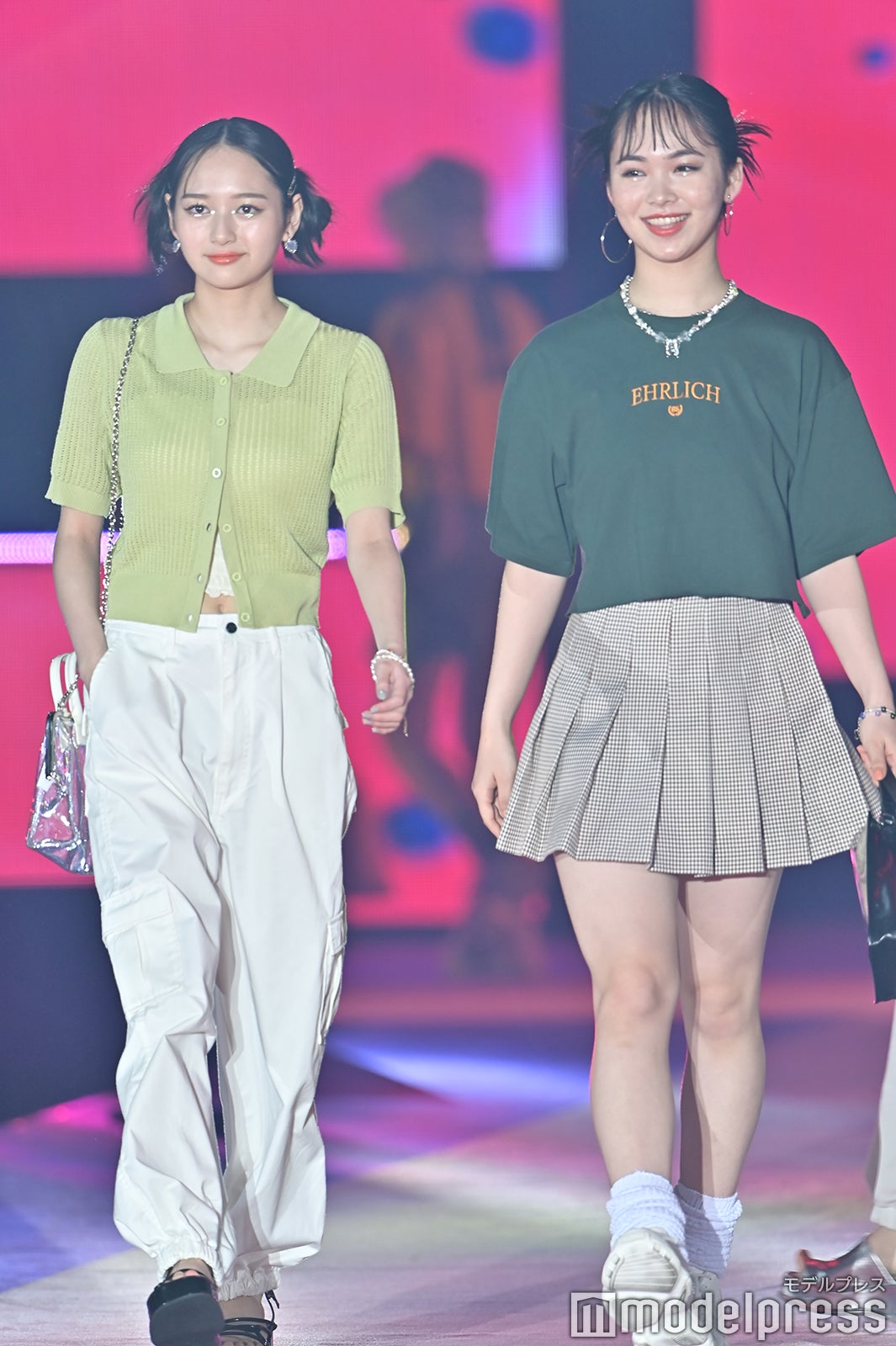 加藤栞、大友樹乃 （C）モデルプレス