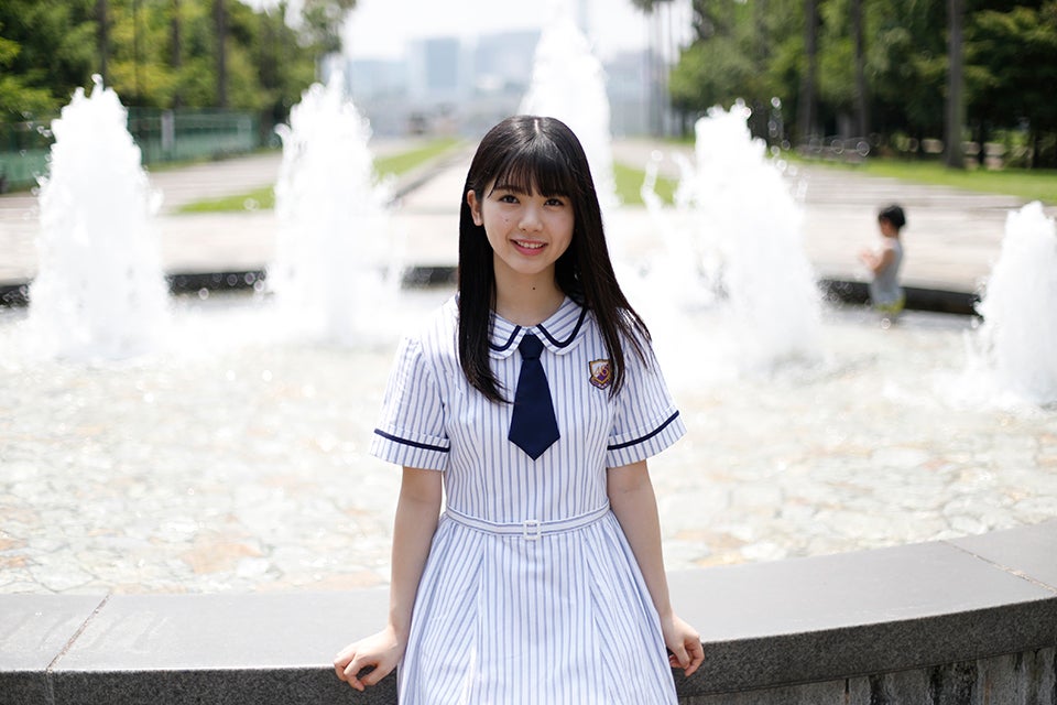 「夏のFree&Easy」（2014年7月発売の9thシングル）の衣装を着た筒井あやめ（提供写真）