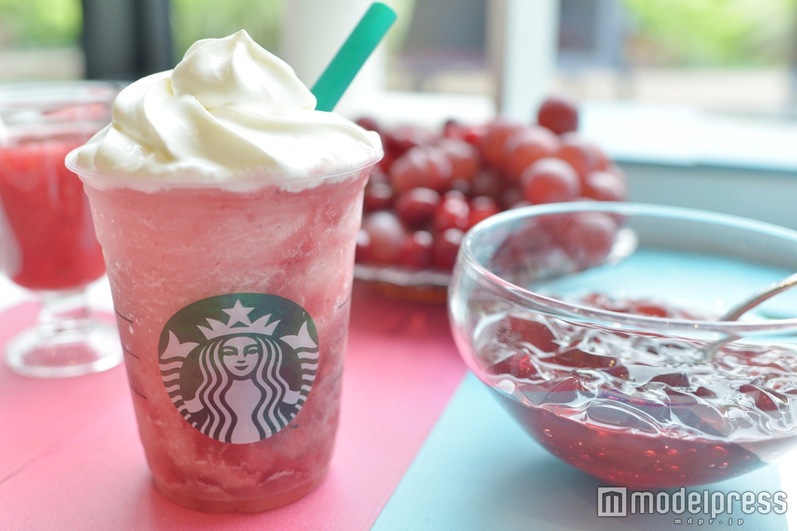 グレーピー グレープ ＆ ティー ジェリー フラペチーノ（R）（C）モデルプレス