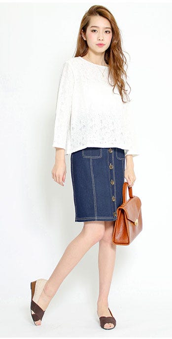 フロントボタンライトストレッチデニムスカート「salus」2,490円(税込)