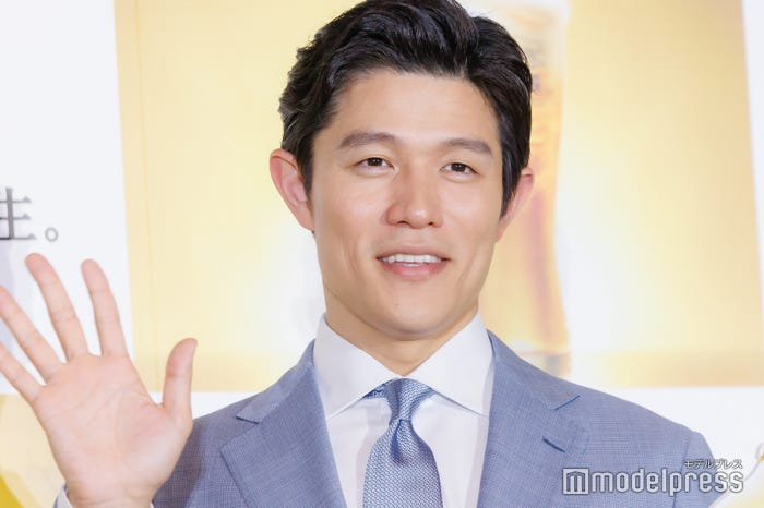 鈴木亮平(C)モデルプレス