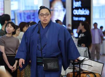 琴栄峰がフランスでの四股大反響に手応え「すごい拍手をいただいた」エッフェル塔の前でも披露「貴重な経験ができました」大相撲パリ公演から帰国