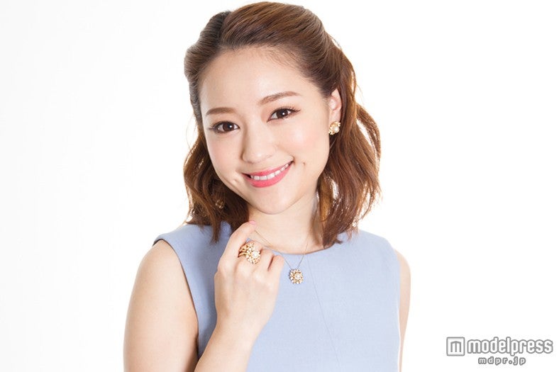 大粒のパールを小さなお花で囲んだデザインの“パール・フラワービジュー”