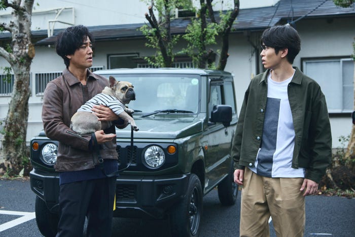 桐谷健太、影山拓也「Qrosの女」第1話(C)「Qrosの女」製作委員会