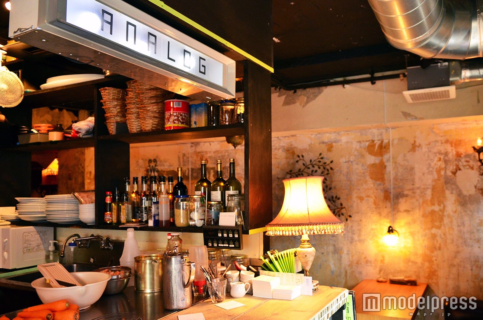 アナログ店内／画像提供：株式会社アティックプラニング