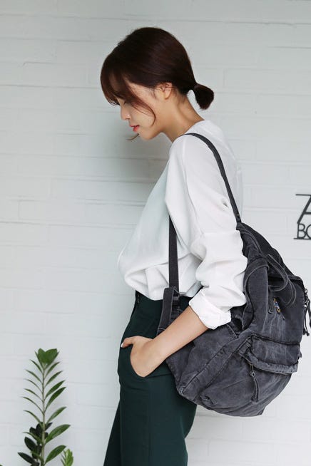 Vネックオーバーブラウス「DHOLIC」3,607円 (税込)/画像提供:DHOLIC