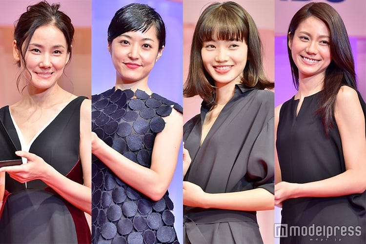 画像1 93 井上真央 小松菜奈ら 黒 ネイビー で魅せる個性豊かなドレスアップスタイル 写真特集 日本ジュエリーベストドレッサー賞 モデルプレス