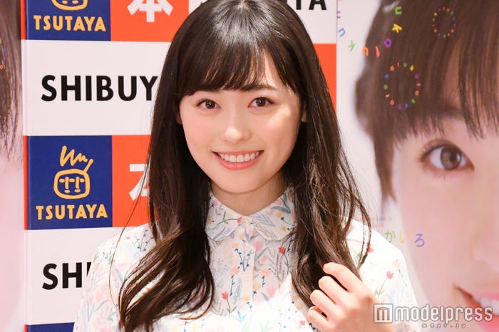 ロングヘア時代の福原遥 (C)モデルプレス