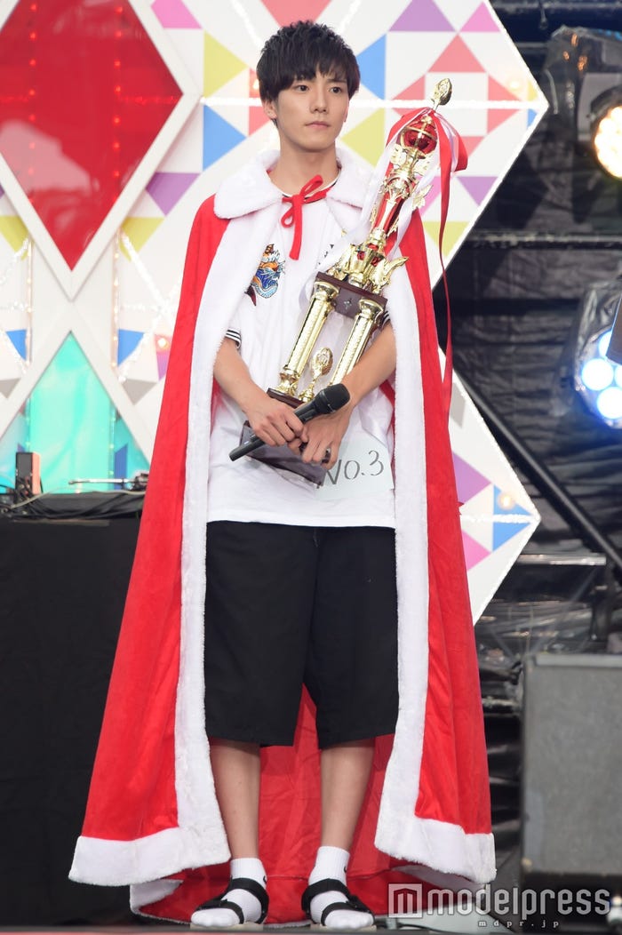 グランプリの佐味慶音さん(C)モデルプレス