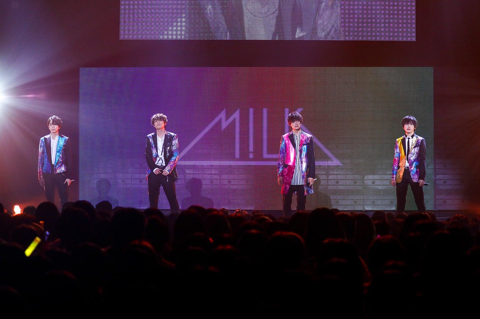 M!LK『7人7色～Winding Road～』（C）笹森健一、小坂茂雄