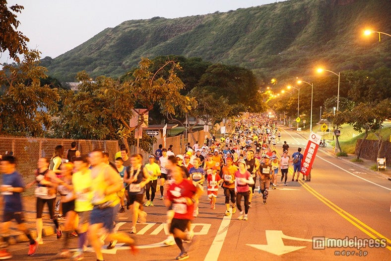 老若男女問わず大勢の人が疾走