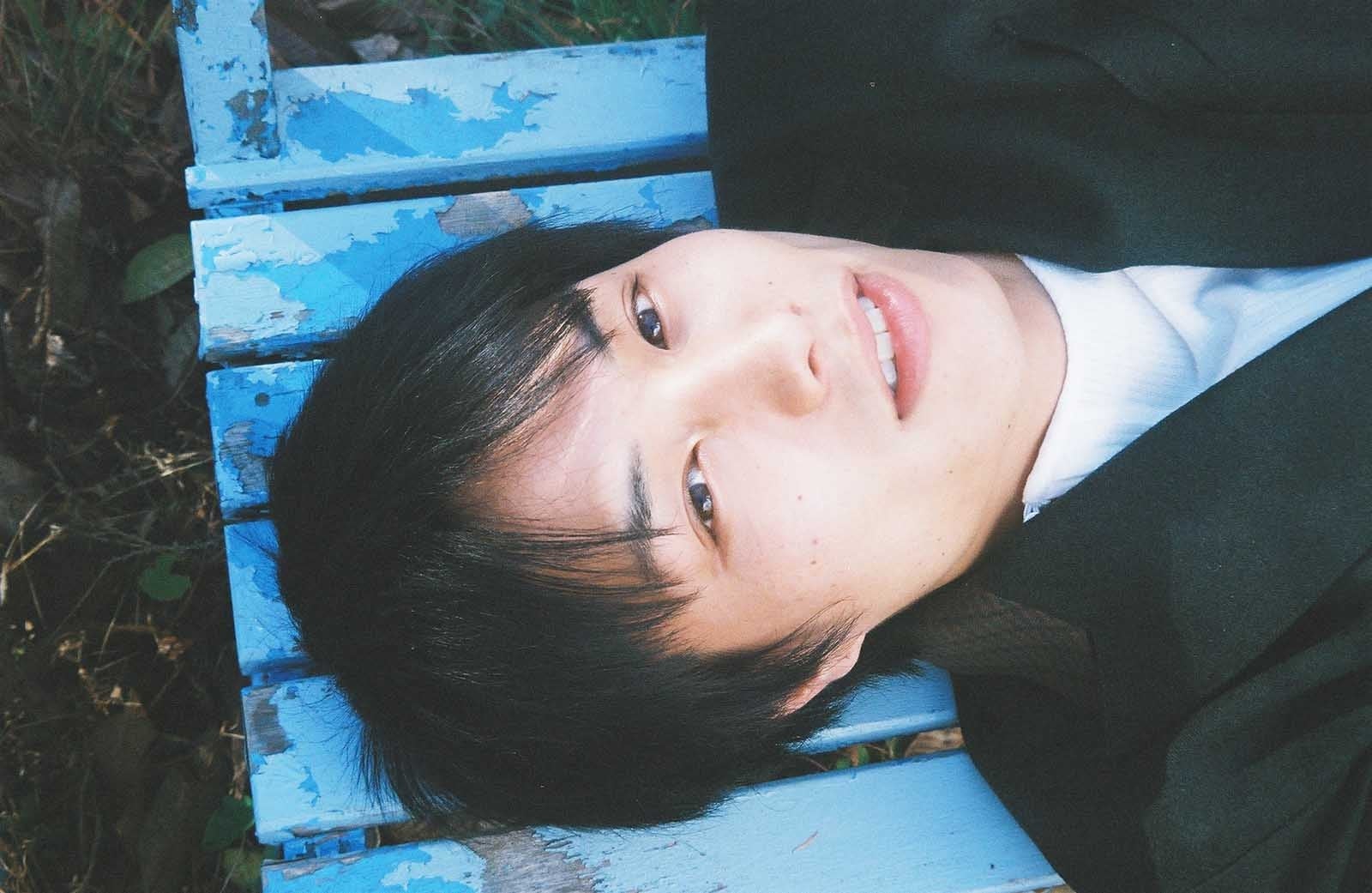 鈴木伸之、マネージャー撮影の“近キョリ”写真　プライベートもチラリ