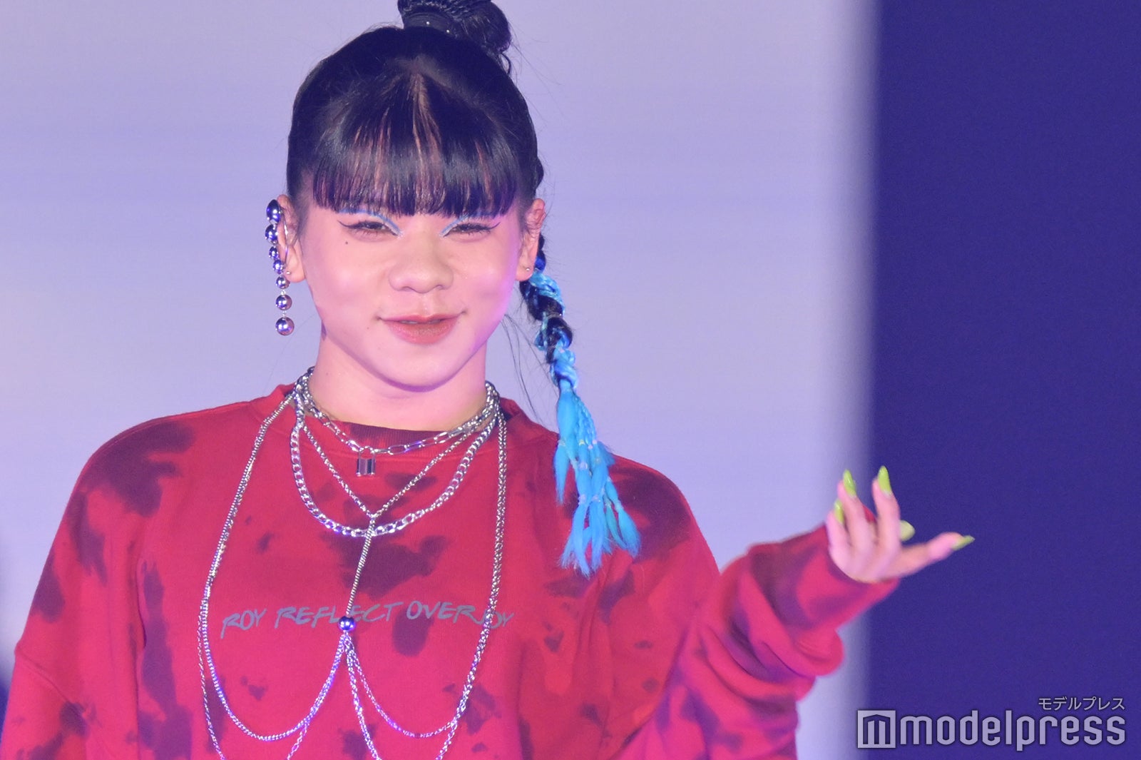 ウチら3姉妹・とうあ、変形ポニーテール＆ブルーメイクが可愛い「ガルアワ」単独初ランウェイ＜GirlsAward 2022 A／W＞