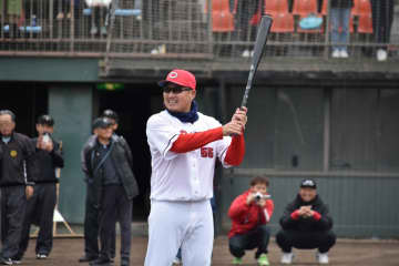 来季からオイシックス選手兼打撃コーチの松山竜平 最後の広島ユニ姿で古巣にエール「一丸でAクラス、日本一を目指して」