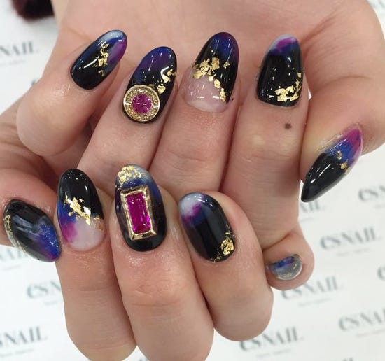 一見“洋”のデザインがゴールドホイルで“和”に変身(画像提供:esNAIL)