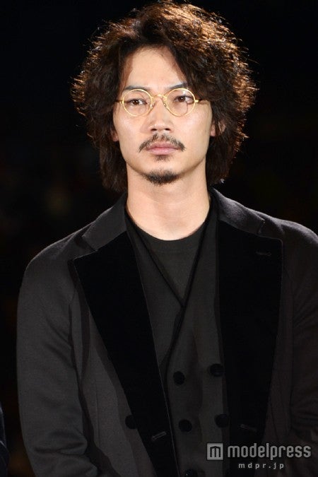 綾野剛、ド派手な演出に驚き「びっくりしちゃった」