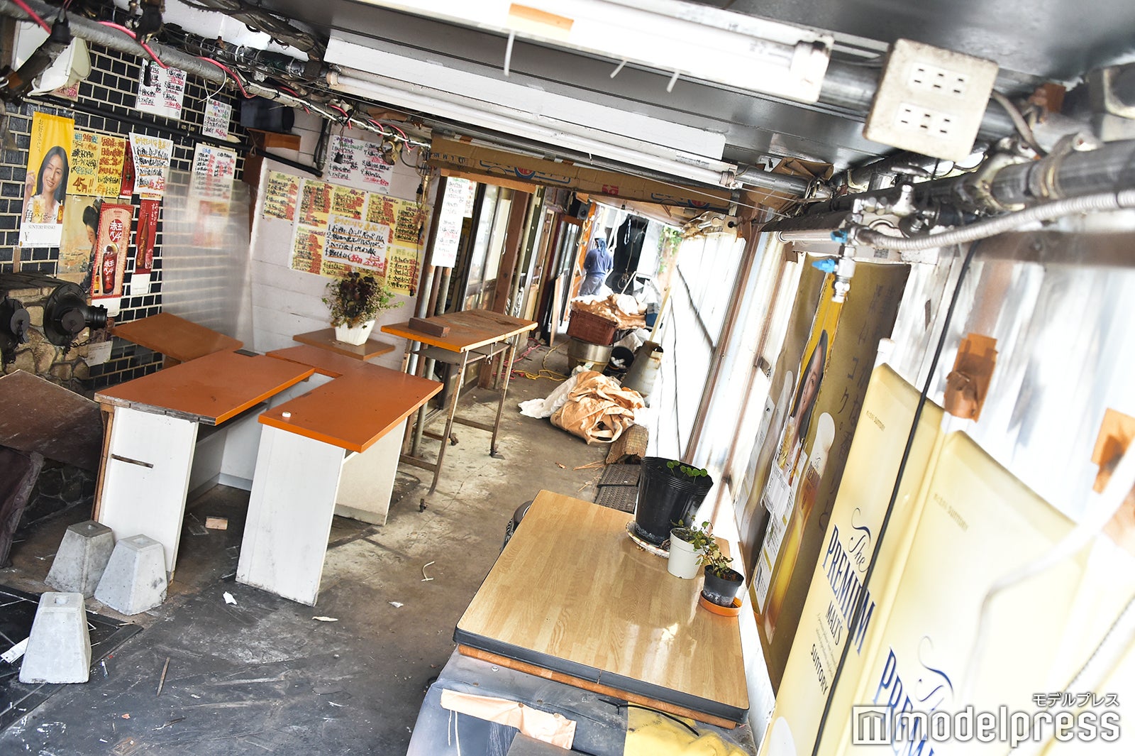 解体工事前日の代々木会館（C）モデルプレス