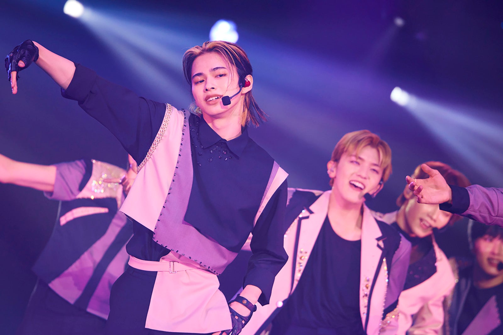 INIら「バズリズム LIVE 2022」で圧巻のパフォーマンス＜セットリスト＞