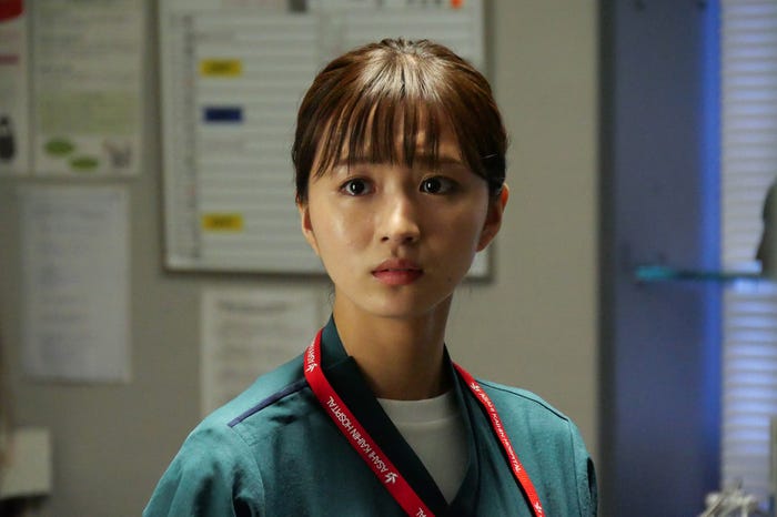 岡崎紗絵「ナイト・ドクター」第10話より(C)フジテレビ