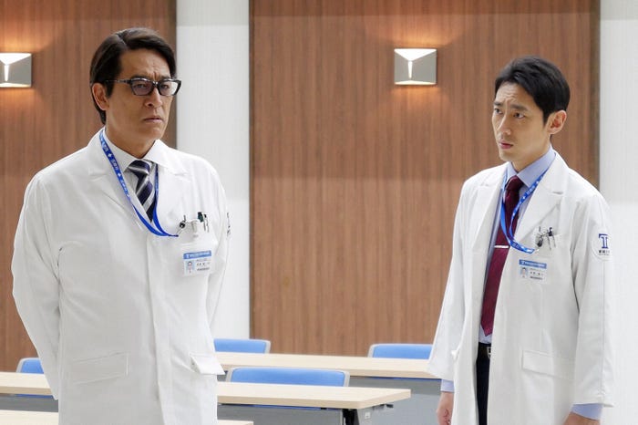 橋本さとし、小泉孝太郎/「ブラックペアン」第9話より(C)TBS