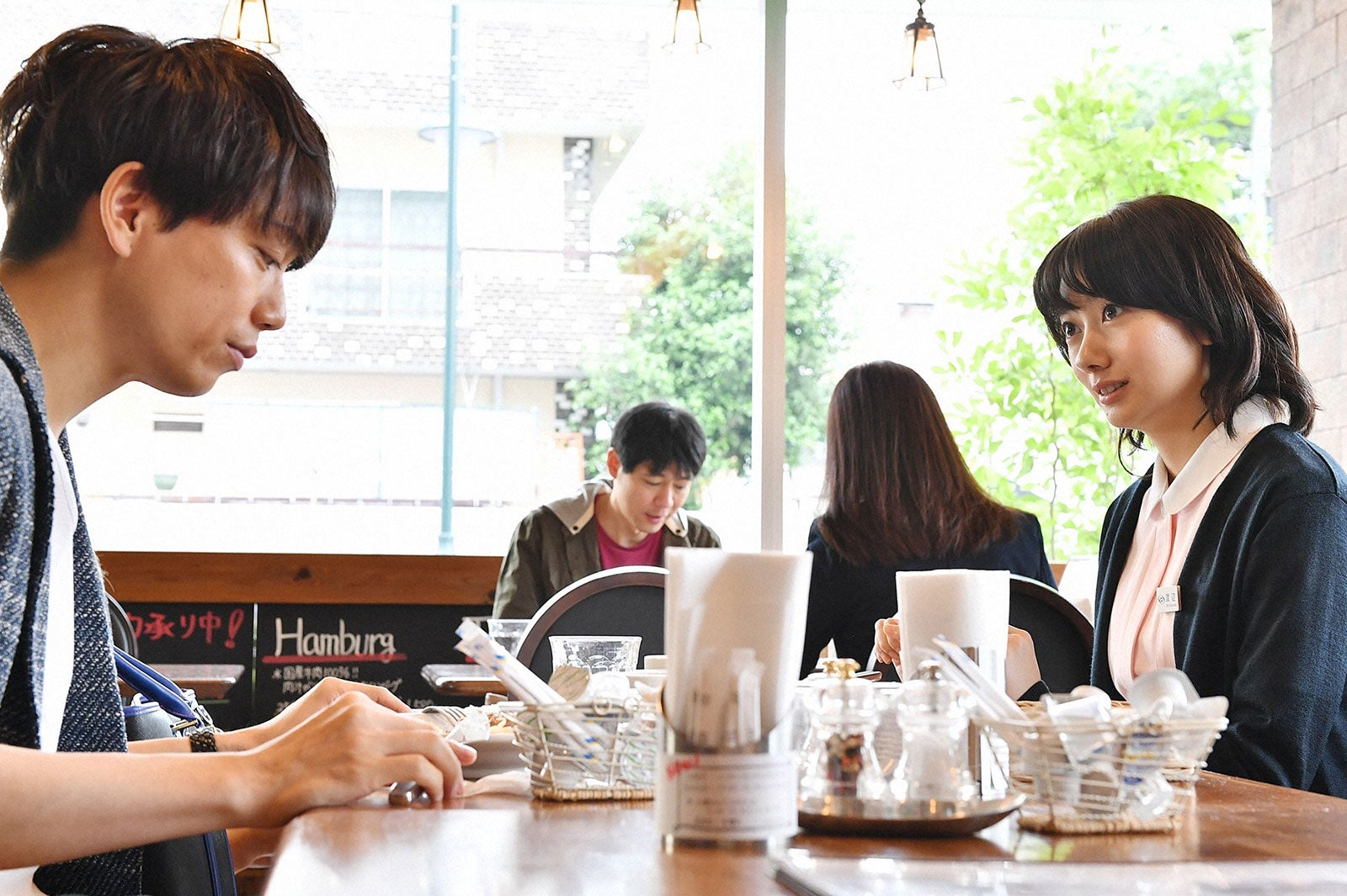 山崎育三郎、波瑠／「あなたのことはそれほど」第7話より（画像提供：TBS）