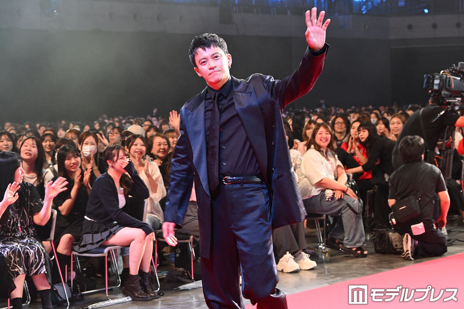 小栗旬（C）モデルプレス
